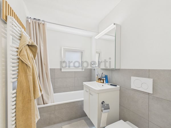 Renovierte 3.5-Zimmer-Wohnung mit privatem Gartensitzplatz und moderner Ausstattung 9