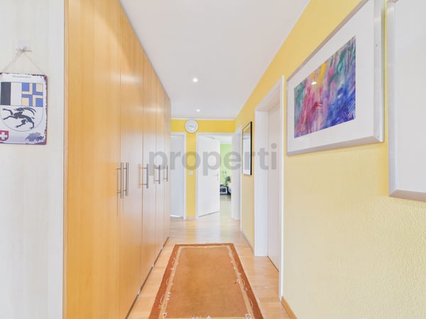 Grosser L-förmiger Balkon, barrierefreie Attikalage und Tiefgarageplätze 7