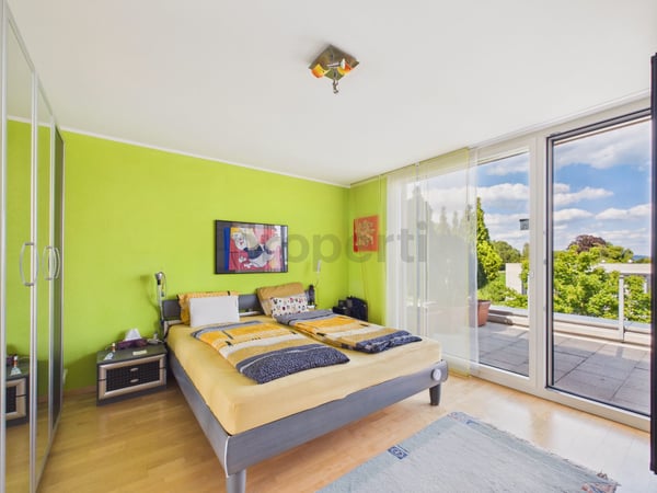 Grosser L-förmiger Balkon, barrierefreie Attikalage und Tiefgarageplätze 5
