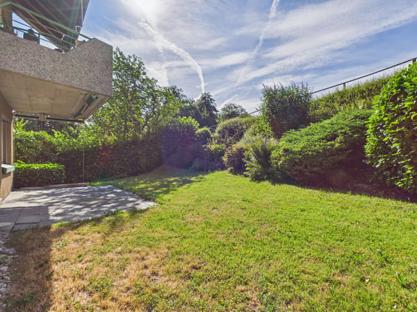 Sonniger Gartensitzplatz, gemütlicher Kamin und frisch renovierte Küche und Badezimmer 12