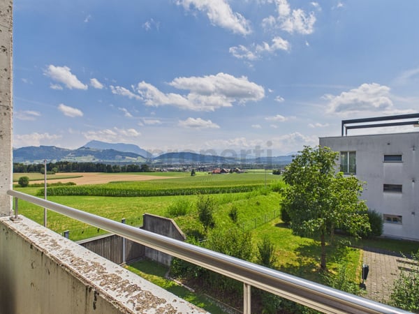 Sonniger Balkon, familienfreundliche Lage und eigener Parkplatz inklusive 9