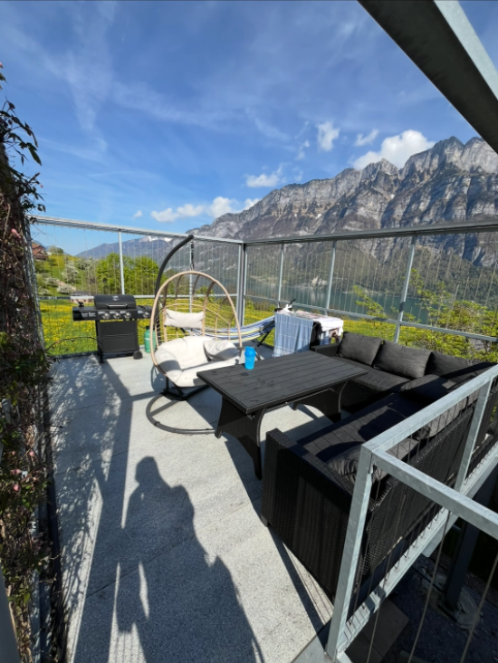 Ruhig gelegene 4.5 Maisonette-Wohnung mit herrlichem See- und Bergblick in Quarten 1