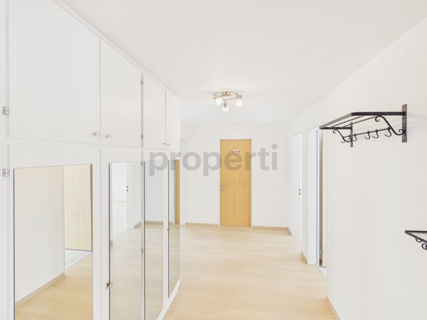 Grosszuegige 5.5-Zimmer-Wohnung mit Balkon, Unterbäch 8