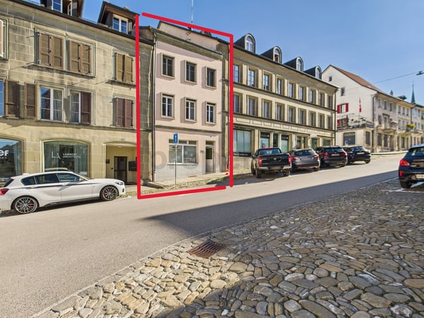 Grande maison historique rénovée au centre de Romont - idéal résidence ou investissement 2