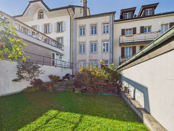 Grande maison historique rénovée au centre de Romont - idéal résidence ou investissement 12