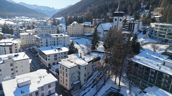 Exklusive 4.5-Zimmer-Eigentumswohnung mit Alpenpanorama in historischer Villa - Davos Platz 11