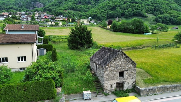 Terreno edificabile con potenziale a Claro 8