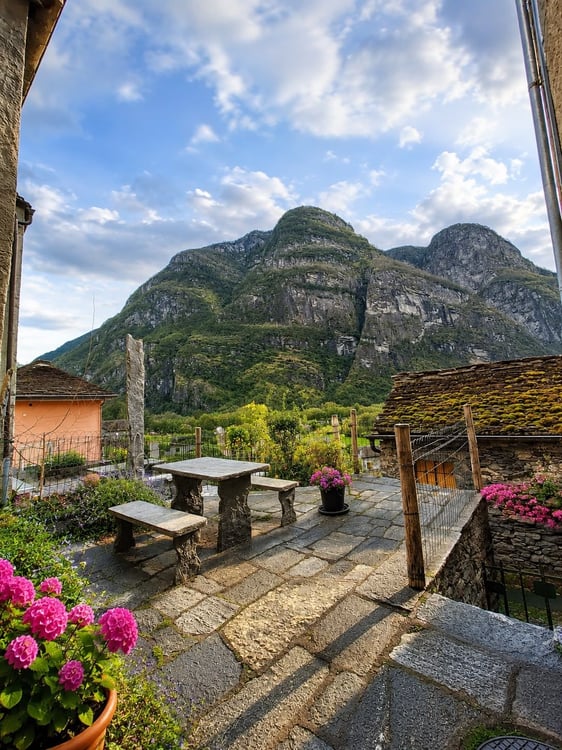 Elegante casa bifamiliare 7.5 locali a Cevio 1