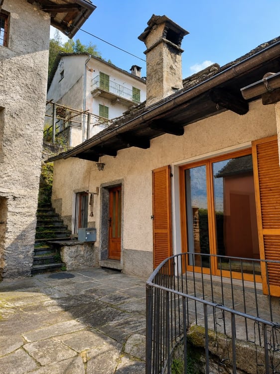 Elegante casa bifamiliare 7.5 locali a Cevio 12