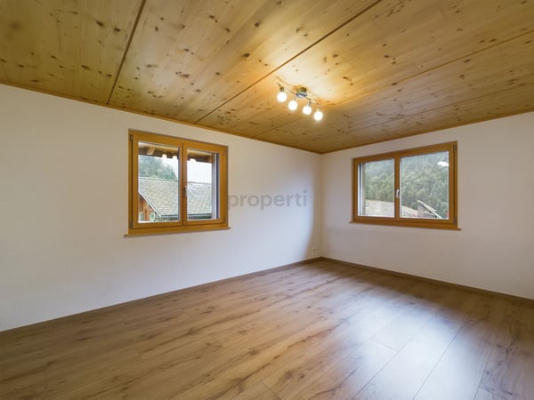 Grosser Balkon, herrlicher Sitzplatz und zwei Parkplätze inklusive 5