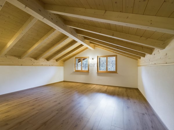 Grosser Balkon, herrlicher Sitzplatz und zwei Parkplätze inklusive 4