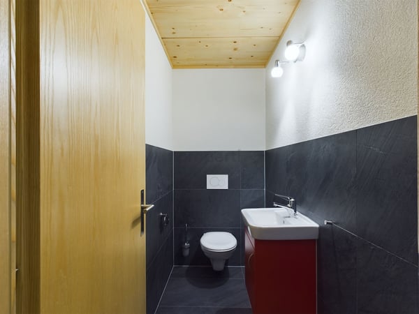 Grosser Balkon, herrlicher Sitzplatz und zwei Parkplätze inklusive 8