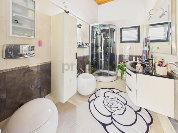 Elegante casa indipendente 9.5 locali con Patio, a Lodrino - Riviera 10