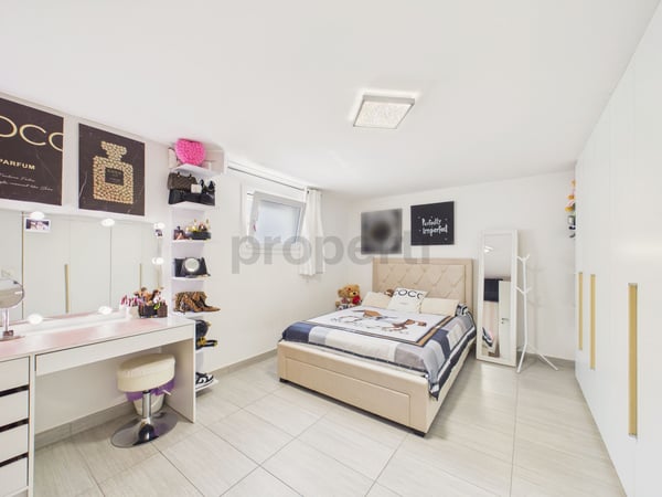Casa unifamiliare di 10.5 locali con giardino esclusivo e spazi generosi 7