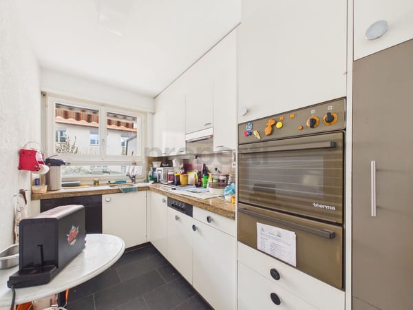 Helle 2.5-Zimmer-Wohnung mit Balkon, Zürich 4