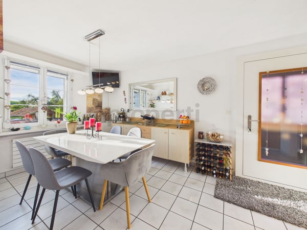 Einzigartige Maisonettewohnung mit Wintergarten und Cheminée in Amlikon-Bissegg 4