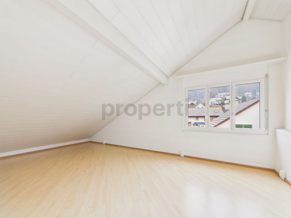 Moderne und helle 4.5-Zimmer-Maisonette, in Teufenthal 9