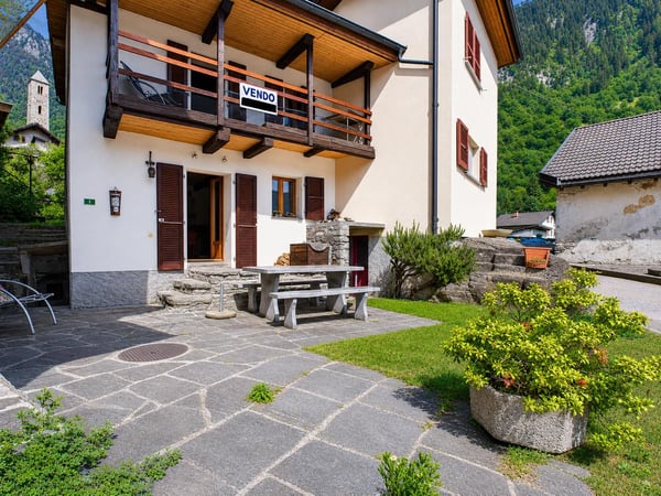 Elegante 2.5 locali row-house con balcone, Blenio 1