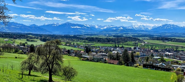 Riesige 90 m² Panorama-Terrasse, voll möbliert und Blick auf den Zugersee 1