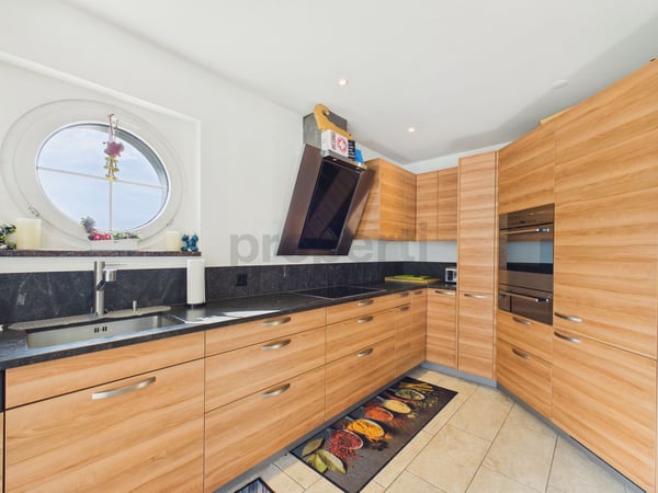 Traumhafte 4.5-Zimmer-Wohnung mit Wintergarten, Terrasse und Weitblick in Fläsch 4