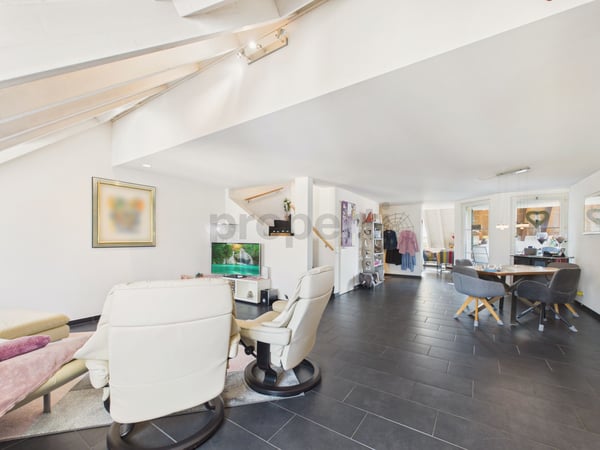 Elegante Maisonette-Wohnung mit modernem Wohnkomfort in Weiach 4