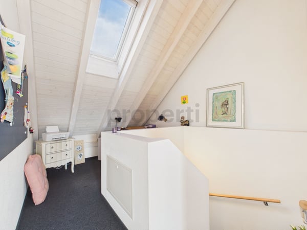 Elegante Maisonette-Wohnung mit modernem Wohnkomfort in Weiach 8