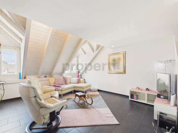 Elegante Maisonette-Wohnung mit modernem Wohnkomfort in Weiach 2