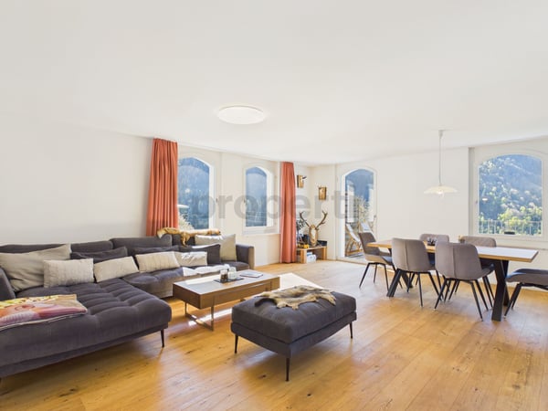 Moderne 2.5-Zimmer-Wohnung mit grossem Balkon in Rabius 1