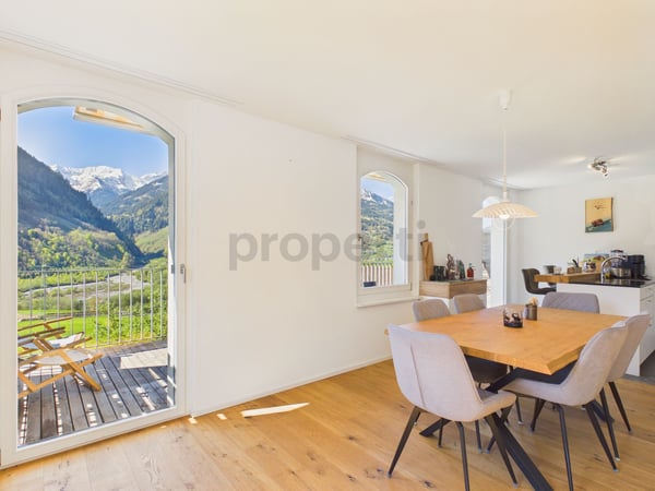 Moderne 2.5-Zimmer-Wohnung mit grossem Balkon in Rabius 4