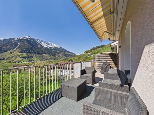 Moderne 2.5-Zimmer-Wohnung mit grossem Balkon in Rabius 11