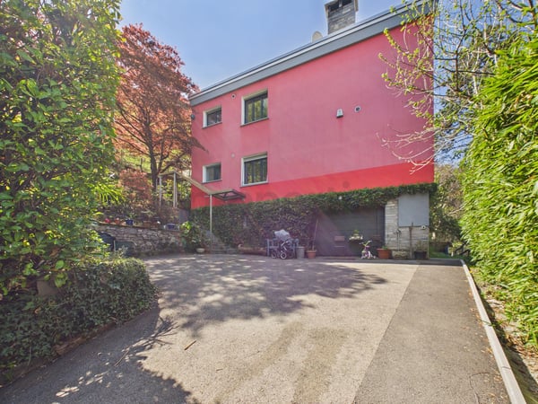 Elegante villa bifamiliare 12 locali con ampio parco di proprietà a Robasacco 1