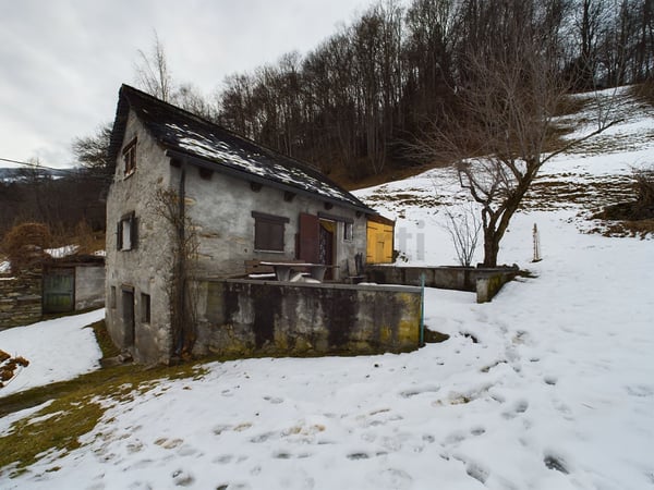 Terreno edificabile con Rustico nella splendida Valle di Blenio 2