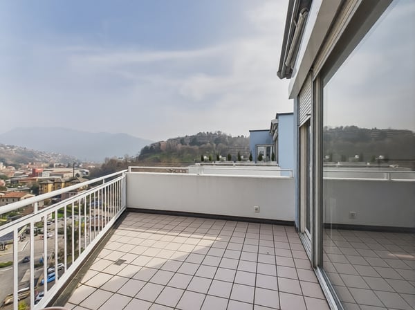 Spazioso 4.5 locali attico con terrazza e vista panoramica a Vacallo 10