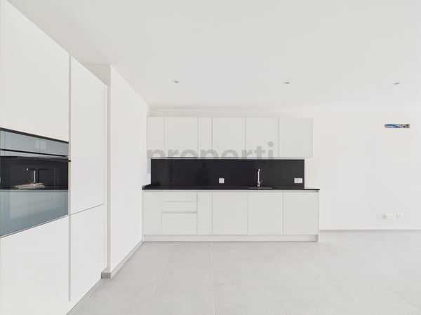 Moderno 2.5 locali appartamento con cantina e parcheggio, Biasca 2