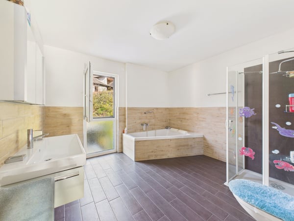 Affascinante villa a Blenio - design moderno e spazi generosi in un contesto pittoresco 12