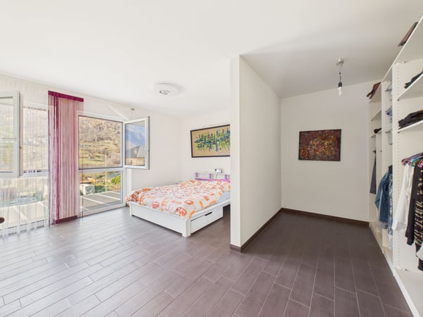 Affascinante villa a Blenio - design moderno e spazi generosi in un contesto pittoresco 8