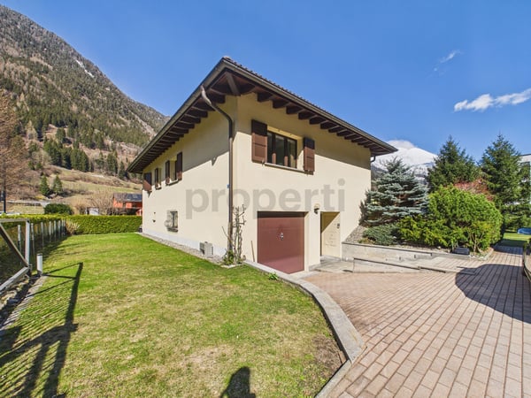 Elegante villa 5.5 locali con grande giardino pianeggiante a Piotta 12