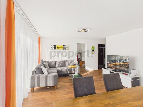 Moderne 4.5-Zimmer-Wohnung mit Balkon und schöner Weitsicht, inkl. einem Parkplatz 2