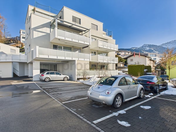 Moderne 4.5-Zimmer-Wohnung mit Balkon und schöner Weitsicht, inkl. einem Parkplatz 12