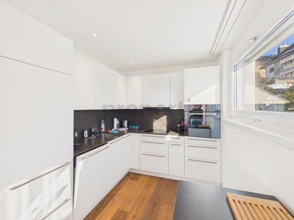 Moderne 4.5-Zimmer-Wohnung mit Balkon und schöner Weitsicht, inkl. einem Parkplatz 5