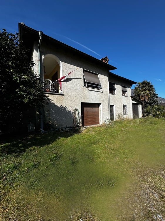 Casa in Vendita nel Comune di Iragna con circa 1570 mq di giardino 4