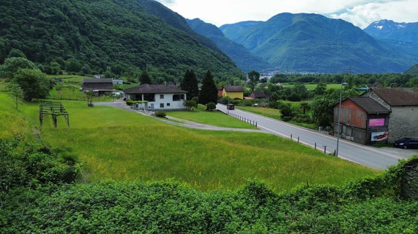 Terreno edificabile con potenziale a Claro 4