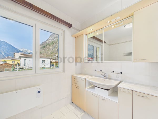 Elegante casa indipendente 4.5 locali con vista sulle montagne a Pollegio 12