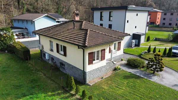 Elegante casa indipendente 4.5 locali con vista sulle montagne a Pollegio 1