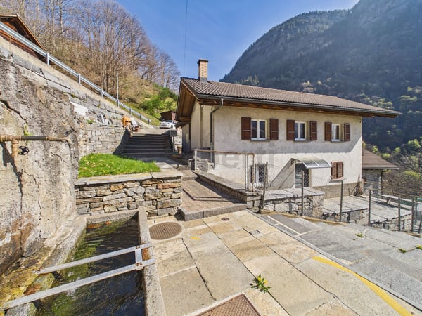 Casa unifamiliare con torba, giardino,vista panoramica RESIDENZA PRIMARIA E SECONDARIA IN VAL CALANCA 2
