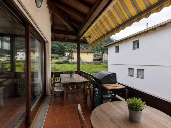 Elegante appartamento 4.5 locali in villa bifamiliare con giardino, Arbedo-Castione 5