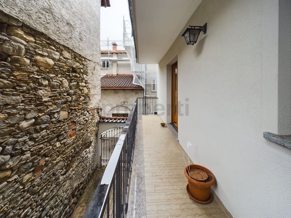 Gebäude mit 4 Wohneinheiten im Zentrum von Losone/ Vendesi palazzina di 4 unità immobiliari nel nucleo di Losone. 8
