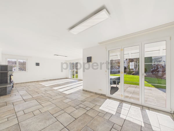 Modernes freistehendes 5.5-Zimmer-Einfamilienhaus mit Doppelgarage und zwei E-Ladestationen in Lindau 2