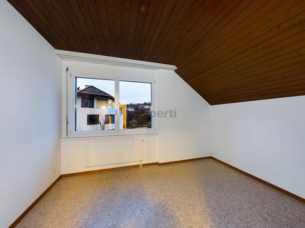 Renovierte Dachwohnung an zentraler und ruhiger Lage 4