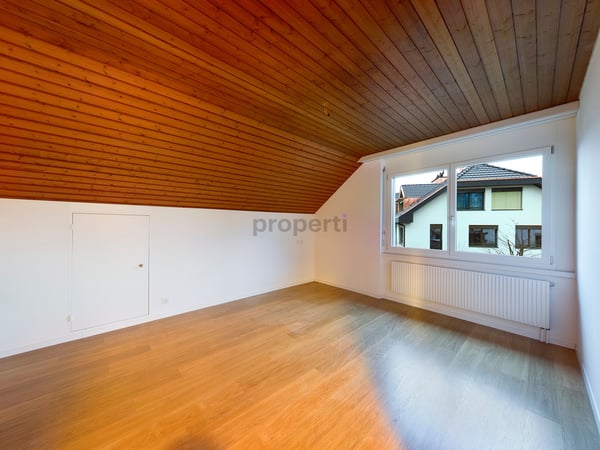 Renovierte Dachwohnung an zentraler und ruhiger Lage 5